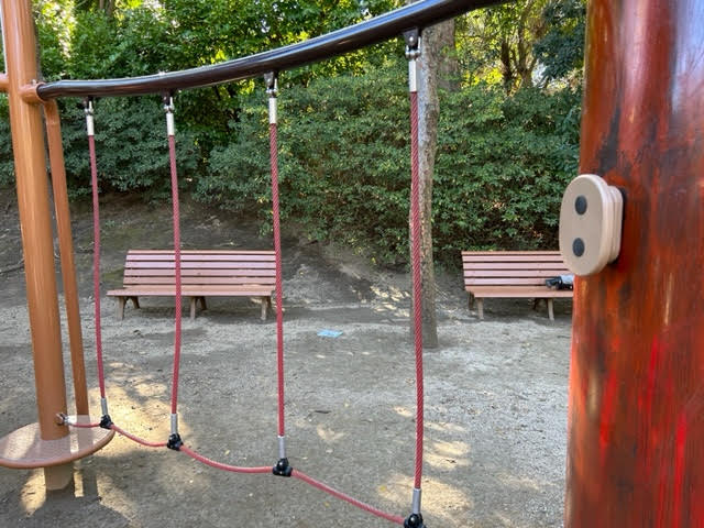 千葉市動物公園　アスレチック　複合遊具　綱渡り