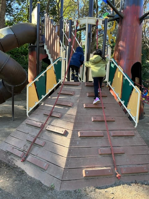 千葉市動物公園　アスレチック　複合遊具　ロープ　クライミング