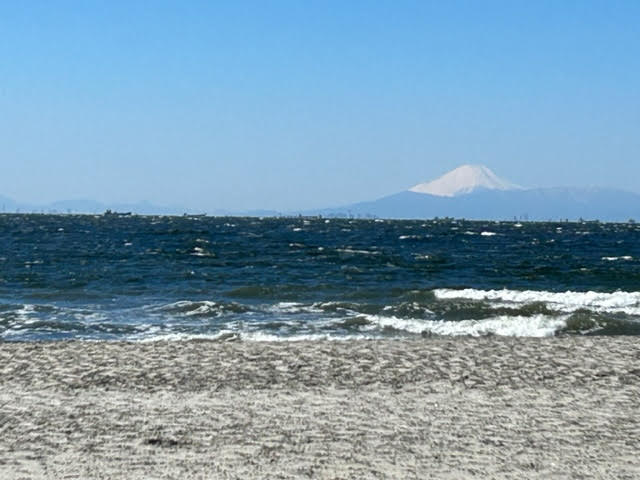 稲毛海浜公園　白い砂浜　ビーチ　富士山