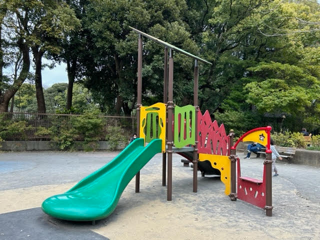 清澄庭園　児童公園　遊具　複合遊具