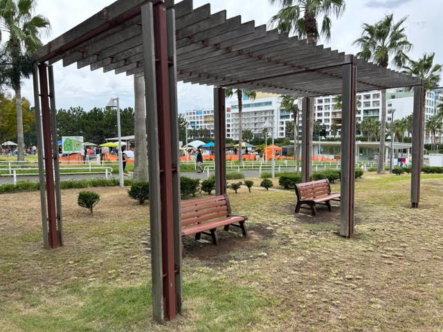 浦安市総合公園　アスレチック　子供　遊具　休憩所