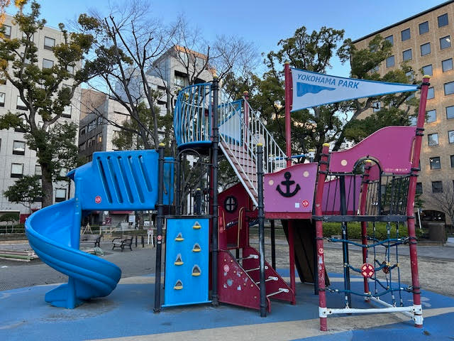 横浜公園　遊具　アスレチック　複合遊具