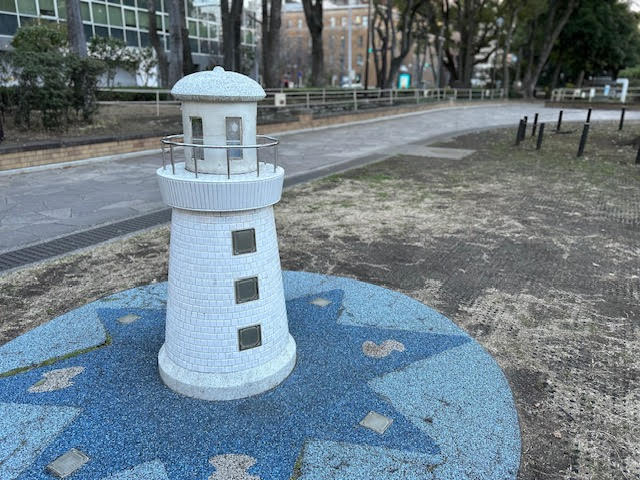 横浜公園　遊具　灯台