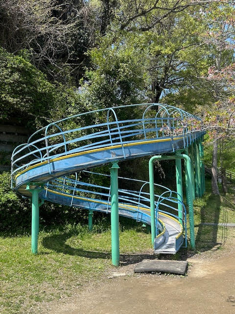 小中池公園　遊具　ローラーコースター　すべり台
